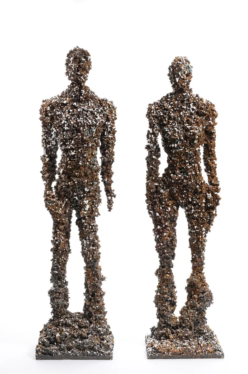 Rusticles Foam, 2023 tecnica mista, ferro saldato, ossidi di ferro e rame, poliuretano figura 1, 203 x 50 x 50 cm figura 2, 196 x 50 x 50 cm